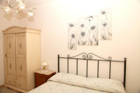 2 bedrooms house with furnished garden and wifi at Marsala 5 km away from the beach, Марсала